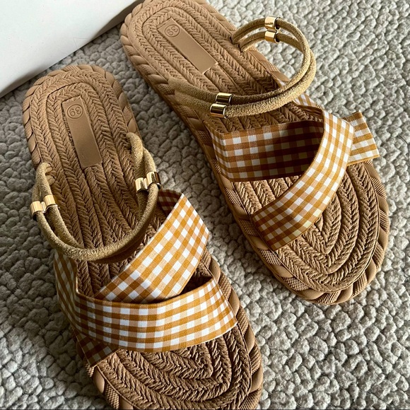 Shoes - ✨Women’s Brown Plaid Sandals - NEW in Box!! 💌